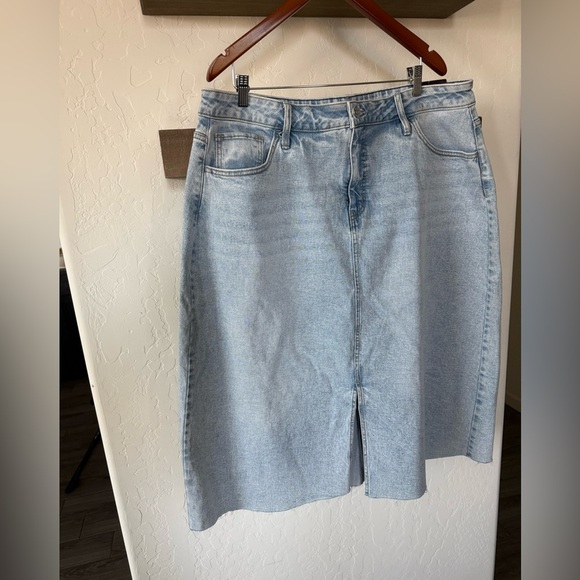 Ava & Viv|Midi A-line denim skirt,light wash,NWT•••Plus size Light Blue Skirt - Picture 7 of 15